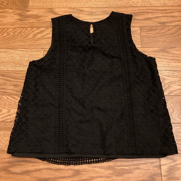 Banana Republic Large Eyelet Pelum Top - Picture 4 of 4